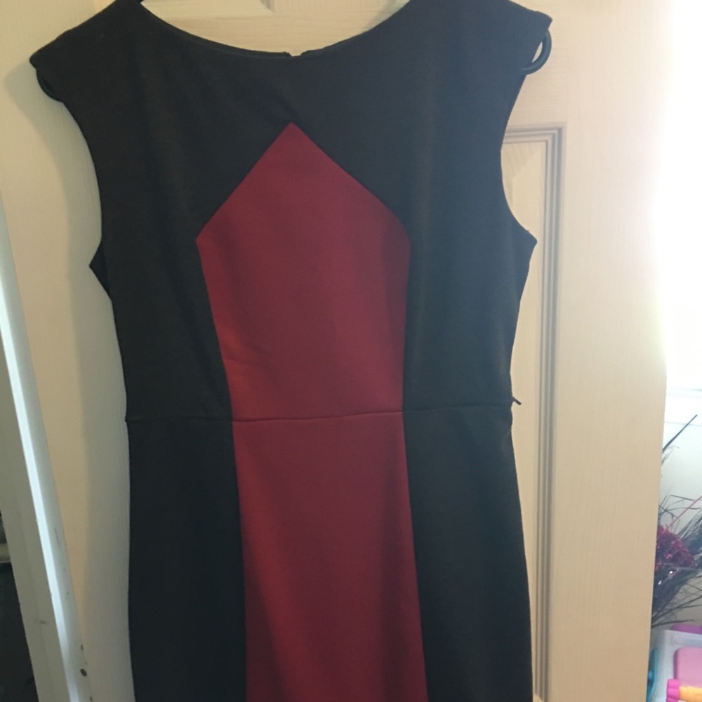 Sizes 6p STUDIO dress that’s in great condition